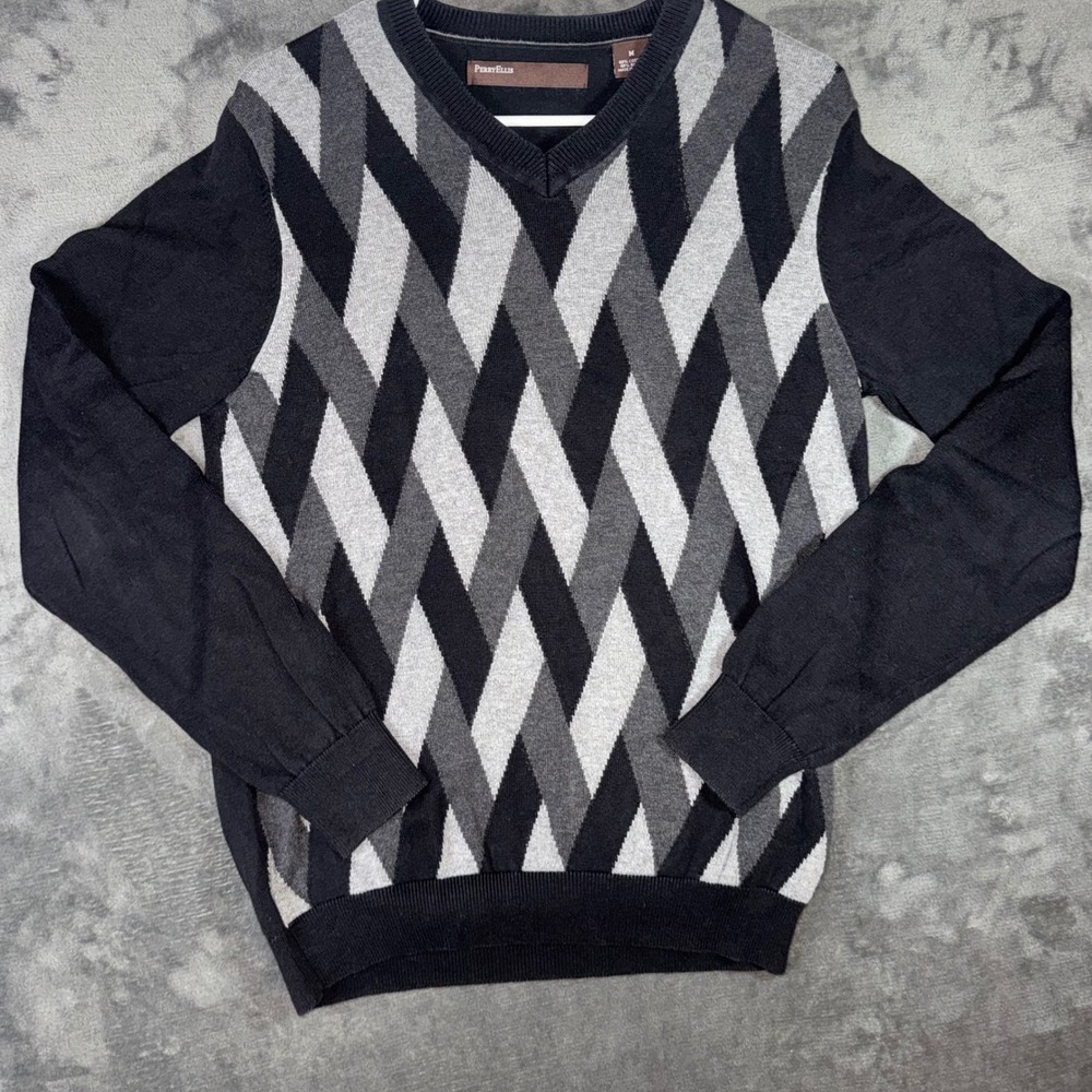 Mens Medium Perry Ellis V-Neck Sweater Black Grey Argyle Geometric Knit